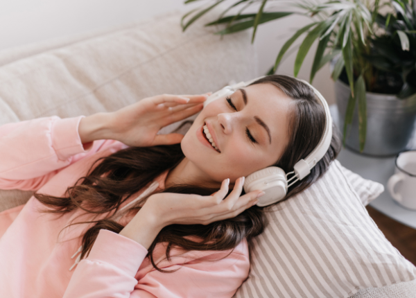 Làm thế nào để tích hợp âm nhạc vào thói quen ngủ của bạn 