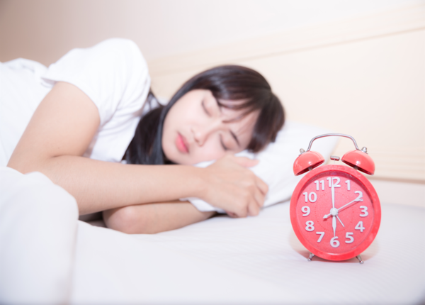 Ngủ 6 tiếng 1 ngày có đủ không? Tác động giấc ngủ đến não bộ 