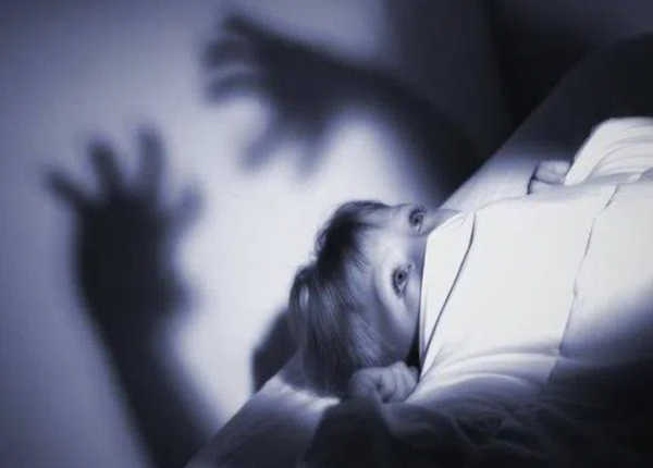 Bóng đè là gì? Tại sao nhiều người mắc phải? 