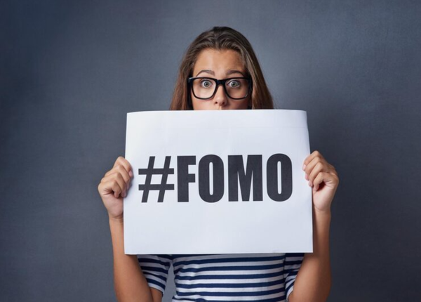 Hiệu ứng FOMO là gì? Làm sao để thoát khỏi tâm lý đám đông