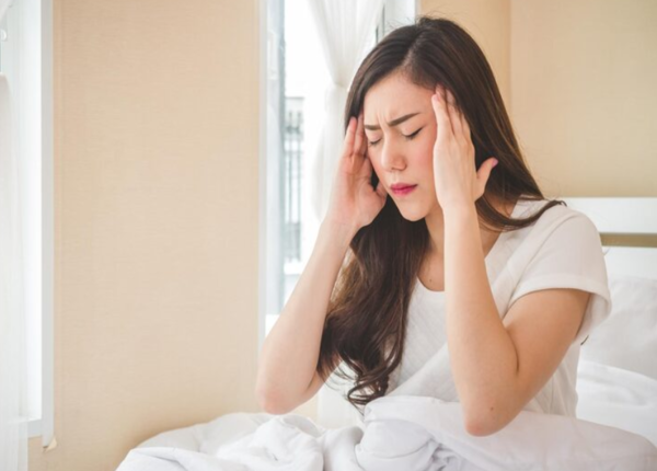 Đau đầu vùng thái dương: Nguyên nhân và cách theo dõi đúng 