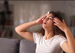 Đổ mồ hôi ba đêm có thể do không gian bí, nóng